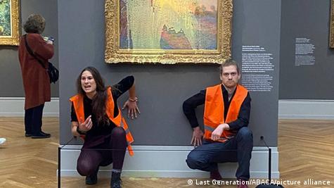 Aktivistler Potsdam'da müzede eylem yaptı