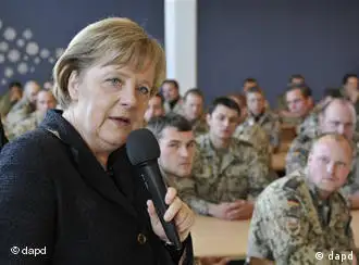 德国总理默克尔突访阿富汗，看望德国联邦国防军士兵。