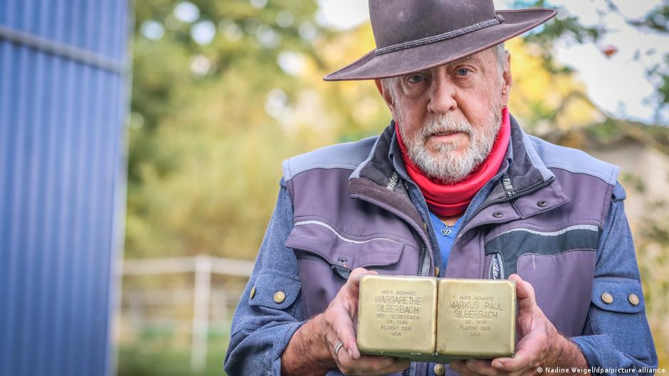 Gunter Demnig: Holocaust memorial creator turns 75 – DW – 10/27/2022 - Vimarsana News