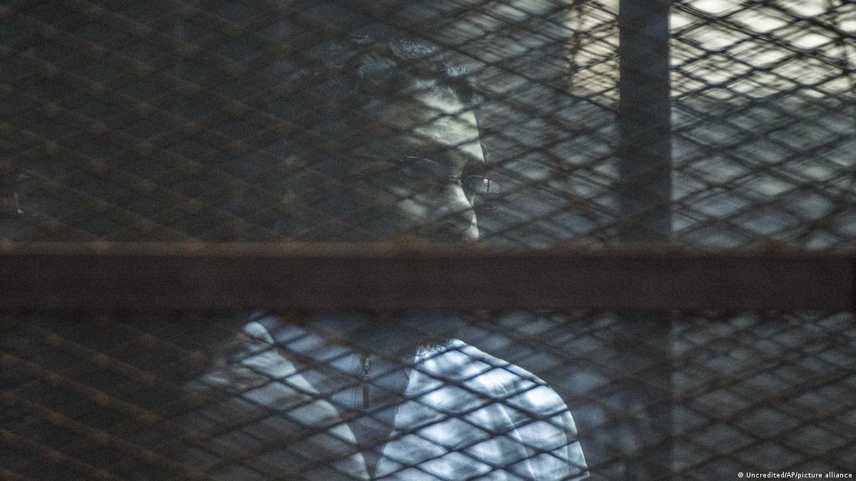 Lebenszeichen von inhaftiertem Aktivisten Abdel Fattah DW 14.11.2022