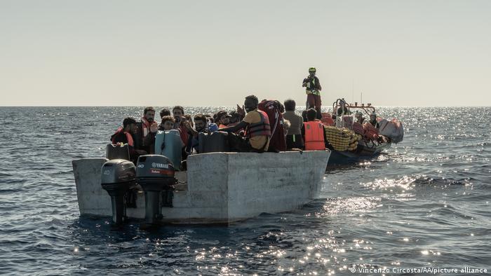 Barco Ocean Viking, con migrantes.