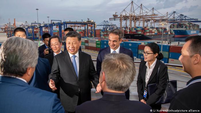 Xi Jinping în vizită la portul din Pireu