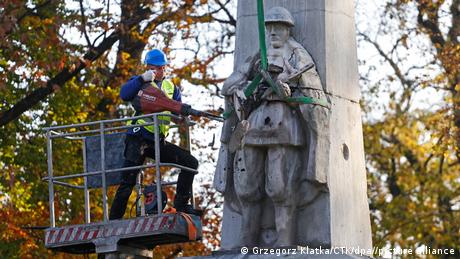 Полша вече е демонтирала 25 съветски паметника Според някои поляци