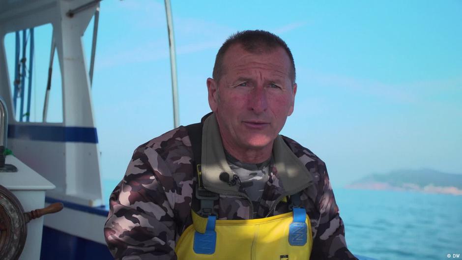 Unusual way of fighting illegal fishing