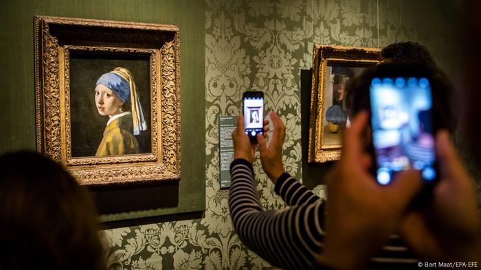 Niederlande, Den Haag | Gemälde Mädchen mit Perlenohrring von Vermeer 