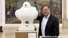 Der Präsidente Kolumbiens Gustavo Petro mit der Friedenstaube von Fernando Botero im Regierungspalast
via Jose Ospina-Valencia
27.10.2022
