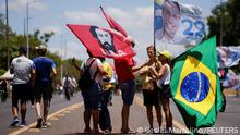Supporters of Brazil's President and candidate for re-election Jair Bolsonaro talk with supporters of Brazil's former President and presidential candidate Luiz Inacio Lula da Silva during an election campaign in Brasilia, Brazil October 16, 2022. REUTERS/Adriano Machado
