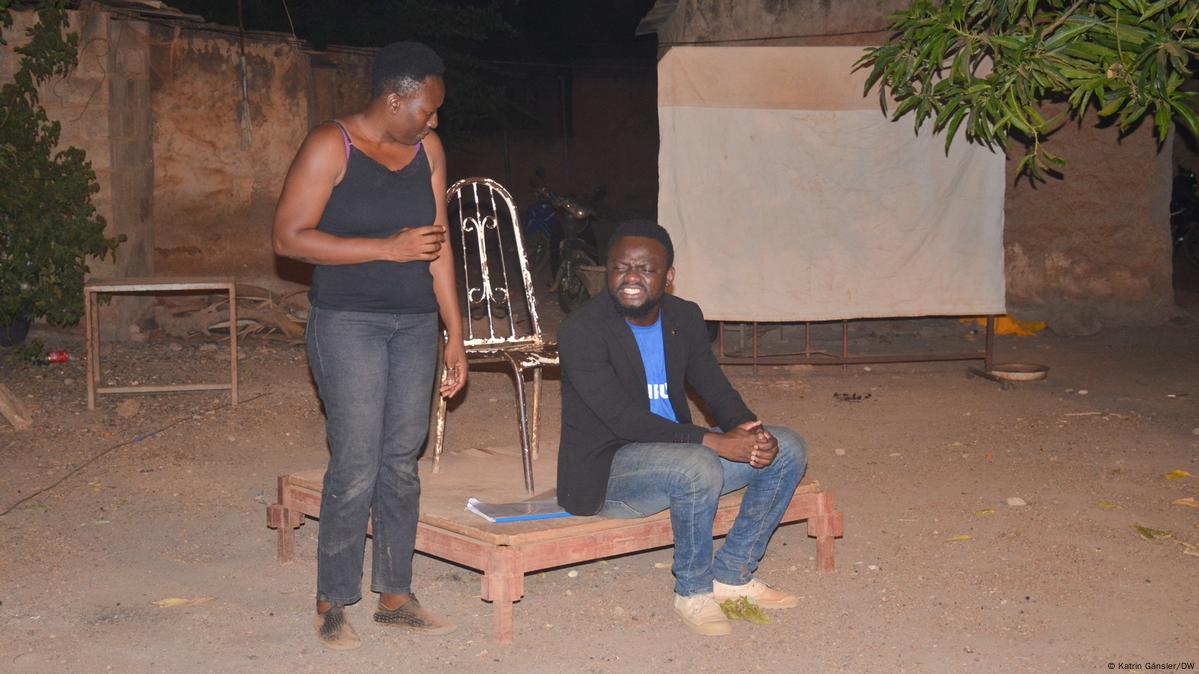 Burkina Faso bietet Theater für alle – DW – 31.10.2022