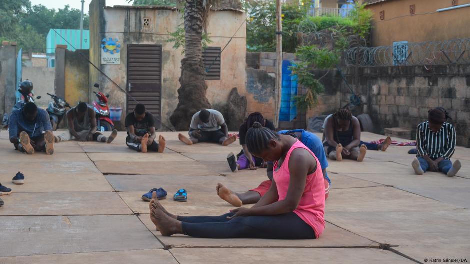 Top African theater festival brings struggles onstage – DW – 11/02/2022