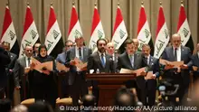 حكومة جديدة في العراق.. لكن هل تنتهي أزمات بلاد الرافدين؟