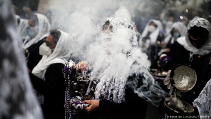 Lima vivió una nueva procesión del Señor de los Milagros, la caminata conmemora los 50 años de esta costumbre.