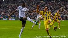  Randal Kolo MuaniEintracht Frankfurt, 9 im Zweikampf mit Mats Hummels Borussia Dortmund 09, 15, Eintracht Frankfurt vs. Borussia Dortmund, Fussball, 1.Bundesliga, 12.Spieltag, Saison 2022/2023, 29.10.2022, DFL REGULATIONS PROHIBIT ANY USE OF PHOTOGRAPHS AS IMAGE SEQUENCES AND/OR QUASI-VIDEO Eintracht Frankfurt vs. Borussia Dortmund, Fussball, 1.Bundesliga, 12.Spieltag, Saison 2022/2023, 29.10.2022 Frankfurt am Main *** Randal Kolo Muani Eintracht Frankfurt, 9 in a duel with Mats Hummels Borussia Dortmund 09, 15 , Eintracht Frankfurt vs Borussia Dortmund, Football, 1 Bundesliga, Matchday 12, Season 2022 2023, 29 10 2022, DFL REGULATES PROHIBIT ANY USE OF PHOTOGRAPHS AS IMAGE SEQUENCES AND OR QUASI VIDEO Eintracht Frankfurt vs Borussia Dortmund, Football, 1 Bundesliga, 12 Matchday, Season 2022 2023, 29 10 2022 Frankfurt am Main, Germany. Copyright: xEibner-Pressefotox/xMichaelxBermx EP_EER