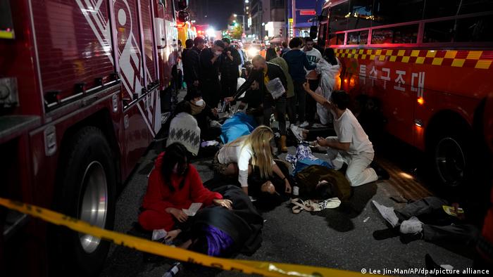 Най-малко 146 са жертвите от празнуване на Хелоуин в Сеул.