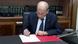 El presidente Michel Aoun firma un decreto aceptando la dimisión del gobierno provisional de Líbano, un día antes de que su mandato expire sin un sucesor designado. (30.10.2022) El presidente Michel Aoun firma un decreto aceptando la dimisión del gobierno provisional de Líbano, un día antes de que su mandato expire sin un sucesor designado. (30.10.2022)