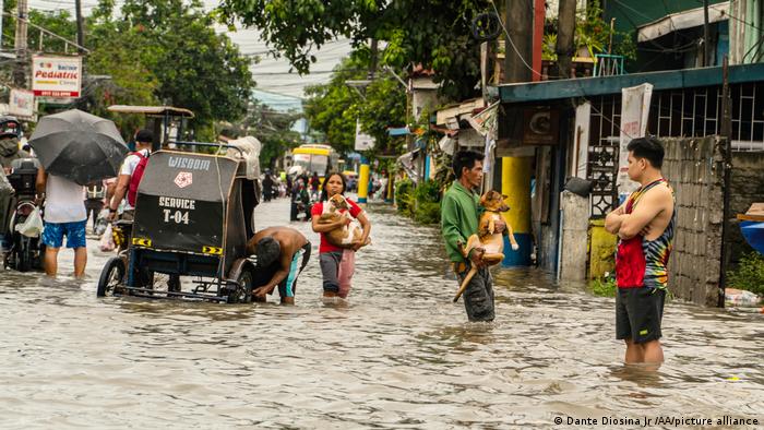 La tormenta tropical Nalgae generó inundaciones en Bacoor, Cavite.