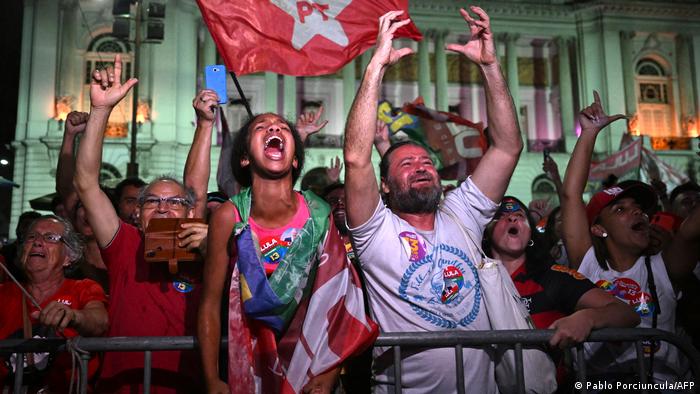 Los simpatizantes del presidente electo, Lula da Silva, celebraron en las calles.