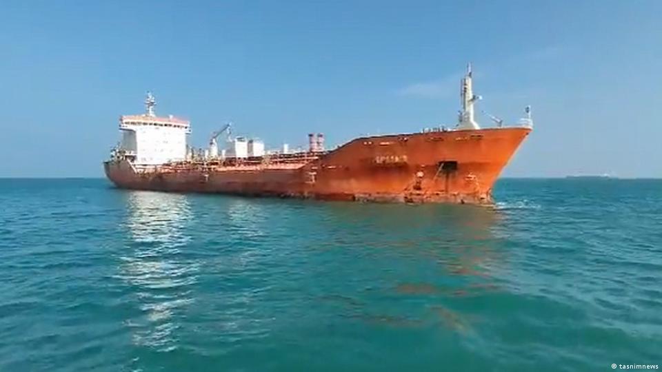 یکی از نفتکشهای خارجی توقیفشده در سال ۱۴۰۱ با محموله سوخت قاچاق در آبهای خلیج فارس - عکس از آرشیو یکی از نفتکشهای خارجی توقیفشده در سال ۱۴۰۱ با محموله سوخت قاچاق در آبهای خلیج فارس - عکس از آرشیو