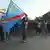 Un manifestant brandit un drapeau congolais lors d'une manifestation contre le M23 et son soutien supposé par le Rwanda, à Goma
