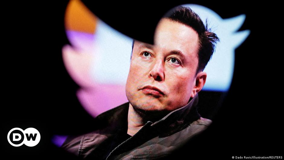 Elon Musk dissolves Twitter board, becomes new CEO – DW – 11/01/2022