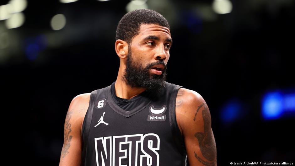 Fans turn up in 'fight antisemitism' shirts at NBA game DW 11/01/2022