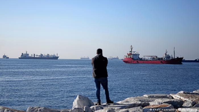 Istanbul Getreidefrachter aus Ukraine warten auf Durchfahrt durch Bosporus