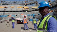Bauarbeiter arbeiten am Lusail-Stadion, einem der Stadien der WM 2022. (zu dpa «Katar und die toten Arbeiter: Immer wieder Kritik am WM-Gastgeber») +++ dpa-Bildfunk +++