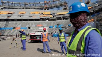 Εργάτες από το Νεπάλ στο Κατάρ λίγο πριν το Μουντιάλ του 2022