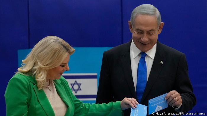 Benjamín Netanyahu y su esposa, Sara Netanyahu.