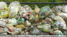 06.06.2022Aufgestapelte Gelbe Säcke für Plastikmüll, Deutschland, Europa
