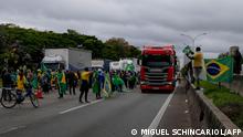 Supporters of President Jair Bolsonaro demonstrate during a blockade on Castelo Branco highway, on the outskirts of Sao Paulo, Brazil, on November 2, 2022. - Bolsonarist supporters demonstrated again this Wednesday in Brazil, although the number of roadblocks decreased, after the announcement that Jair Bolsonaro authorized the transition to a new government of Luiz Inácio Lula da Silva. (Photo by Miguel SCHINCARIOL / AFP)