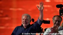 30.10.2022****Former Brazilian President Luiz Inacio Lula waves to supporters gathered on Paulista Av. after he defeated incumbent Jair Bolsonaro in a presidential run-off election to become the country's next president, in Sao Paulo, Brazil, Sunday, Oct. 30, 2022. At right is running mate Geraldo Alckmin. (AP Photo/Andre Penner)