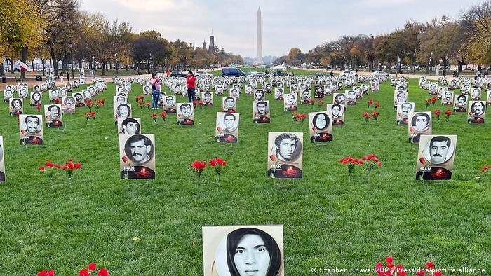 От седмици жените в Иран се борят за демокрация и