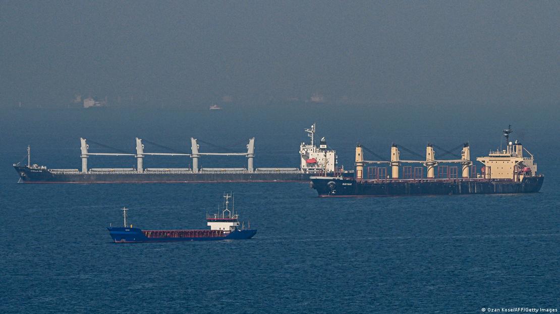 Karadeniz'de, İstanbul açıklarında yük gemileri