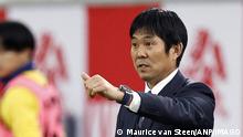 El entrenador de Japón recibe duchazo luego de la victoria contra Alemania en Qatar