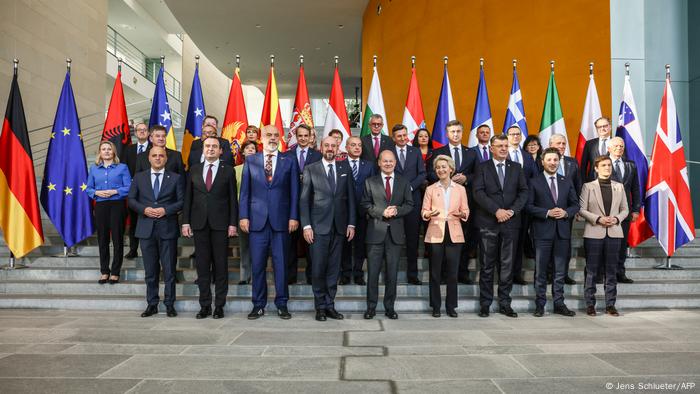 Deutschland Diplomatie l West-Balkangipfel in Berlin l Familienfoto Gruppenfoto