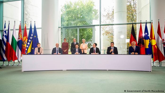 Gjermani, Berlin, Zyra Kancelore, më 3 nëntor 2022. Nënshkruhen marrëveshjet mes gjashtë kryeministrave të Ballkanit Perëndimor për njohjen reciproke të diplomave universitare, për lëvizjen e lirë me karta identiteti dhe njohjen e profesioneve
