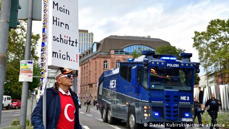 Хората които вярват в конспиративни теории не се интересуват от