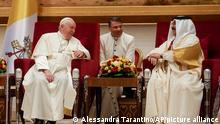 Papst startet Bahrain-Besuch als Anwalt der Menschenrechte
