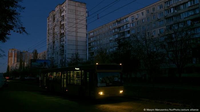 Ukraine Krieg l Stromausfall nach einem russischen Raketenangriff in Kiew