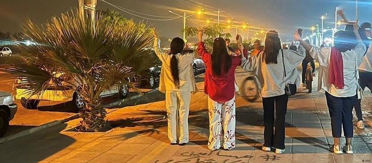زنان بی حجاب در ایران