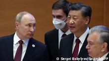 Russian President Vladimir Putin, China's President Xi Jinping and Uzbek President Shavkat Mirziyoyev attend the Shanghai Cooperation Organisation (SCO) leaders' summit in Samarkand on September 16, 2022. (Photo by Sergei BOBYLYOV / SPUTNIK / AFP)