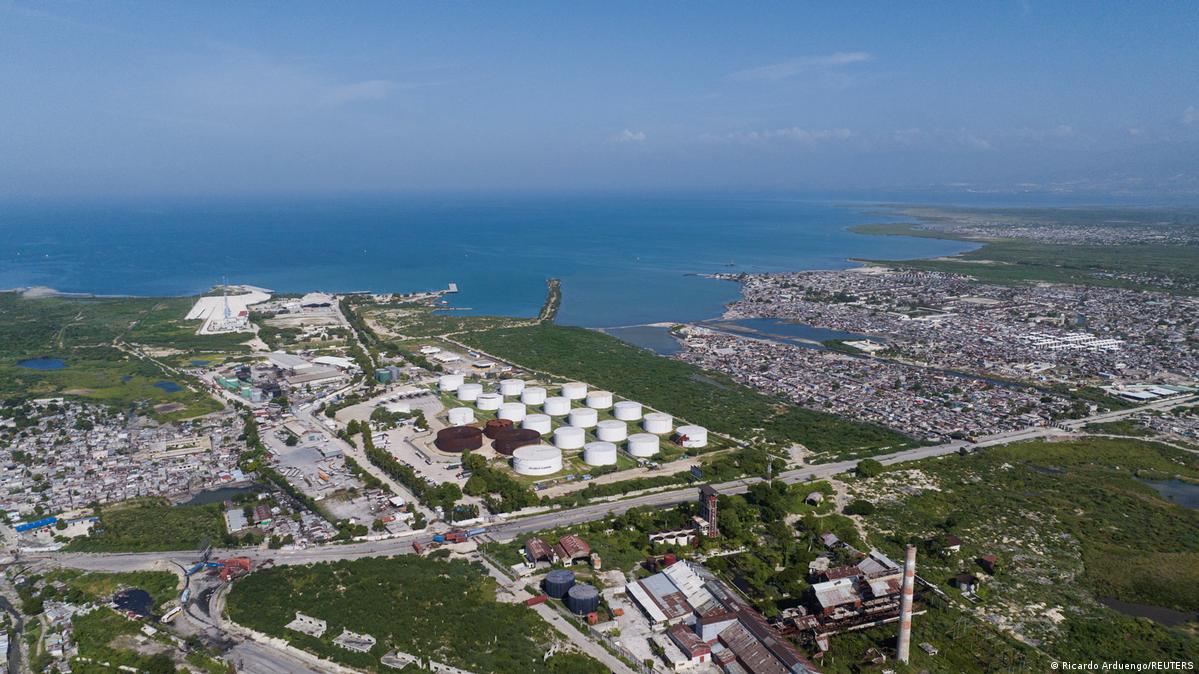 Haiti police say gang blockade of fuel terminal is over DW 11/04/2022