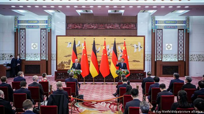德国总理肖尔茨在北京与中国总理李克强共同召开新闻发布会