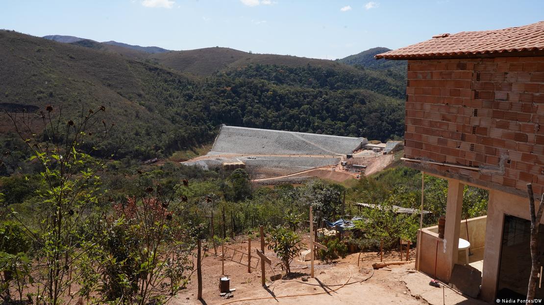 Estrutura de conten&ccedil;&atilde;o no ribeir&atilde;o Macacos