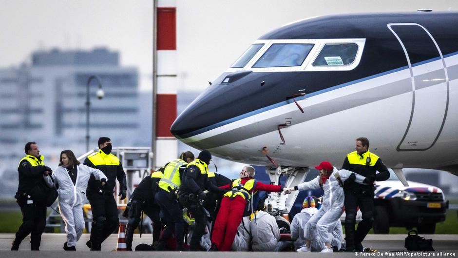 Privatni avioni privukli su pažnju klimatskih aktivista koji žele da posrame njihove vlasnike i skrenu pažnju na uticaj tih letelica na životnu sredinu