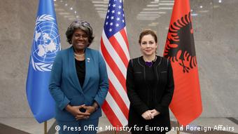 Pressebilder Albanien US Botschafterin Linda Thomas Greenfield und Olta Xhacka