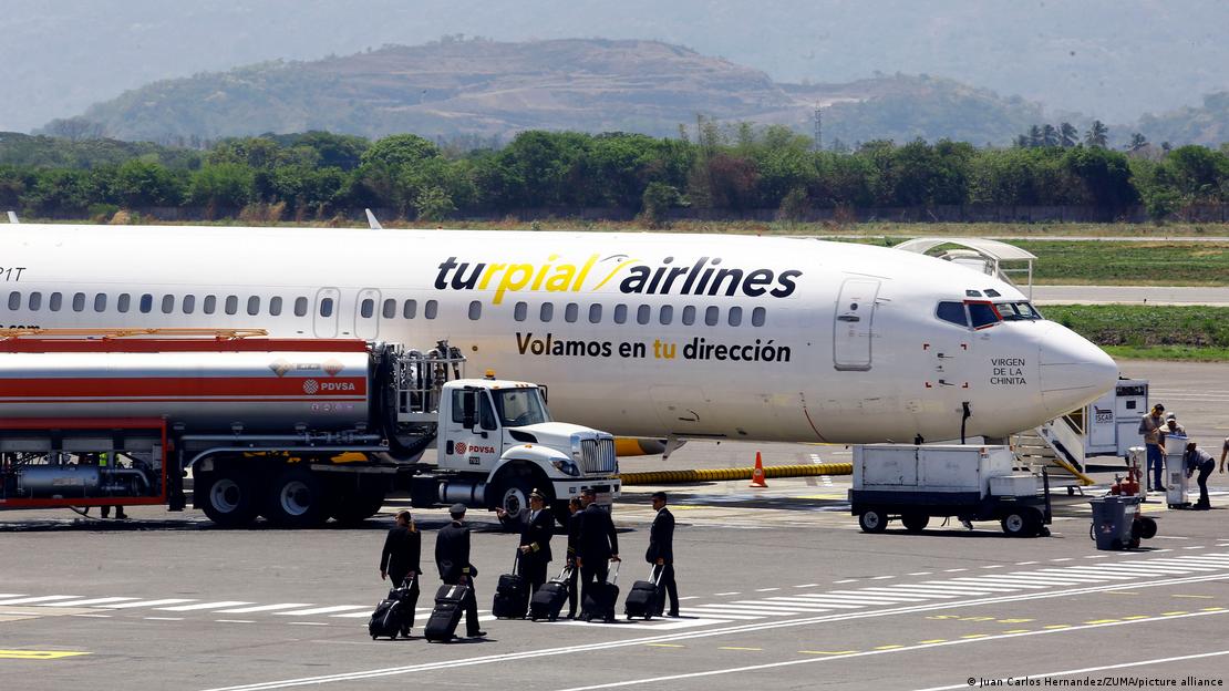 Avión de Turpial Airlines en aeropuerto de Venezuela