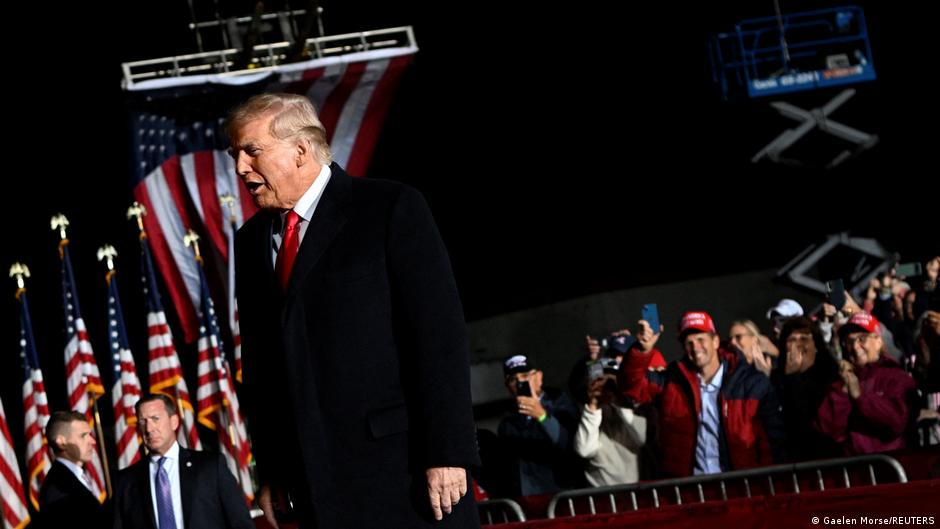 Trump dice que recuperará la Casa Blanca en 2024 y más