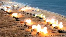 +++ARCHIV+++December 2, 2016++++
FILE PHOTO: A general view shows a drill by North Korean Korean People's Army (KPA) artillery units on the front in this image released by North Korea's Korean Central News Agency (KCNA) in Pyongyang December 2, 2016. KCNA/ via REUTERS ATTENTION EDITORS - THIS IMAGE WAS PROVIDED BY A THIRD PARTY. EDITORIAL USE ONLY. REUTERS IS UNABLE TO INDEPENDENTLY VERIFY THIS IMAGE. SOUTH KOREA OUT. NO THIRD PARTY SALES. NOT FOR USE BY REUTERS THIRD PARTY DISTRIBUTORS./File Photo