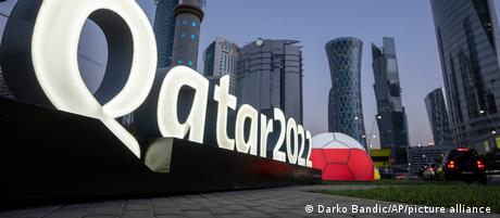 Qatar l Quatar WM 2022 Fussballweltmeisterschaft l Schriftzug, Logo